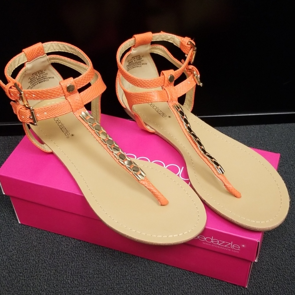 Flat sandals
